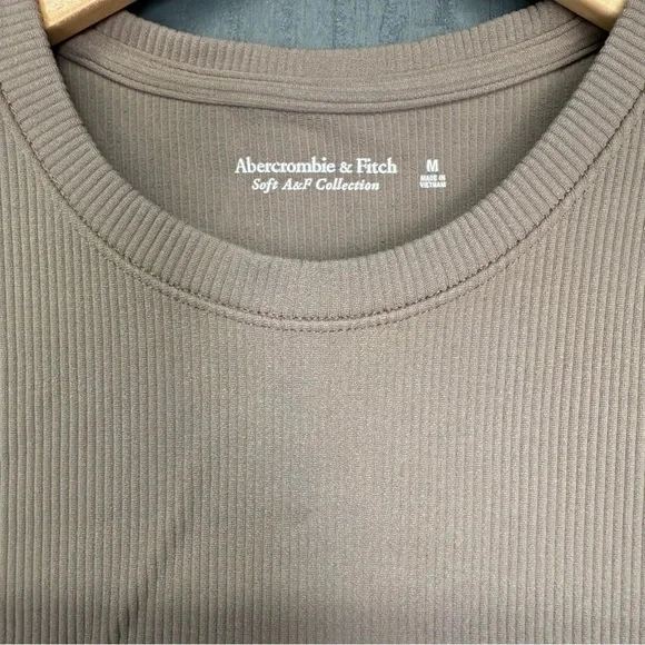 Abercrombie & Fitch Soft Collection Tan Taupe Ribbed Crewneck Bodysuit Size M - Picture 3 of 7